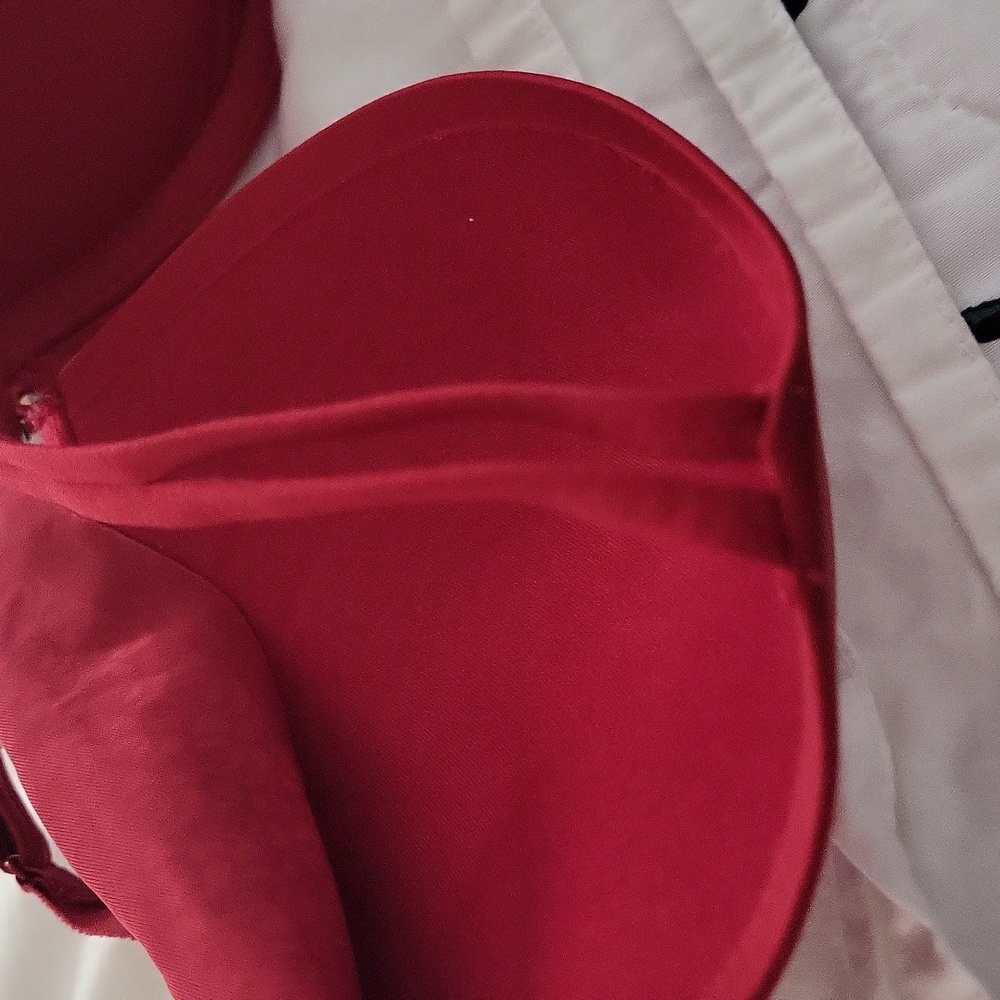 Bras - Picture 2 of 5